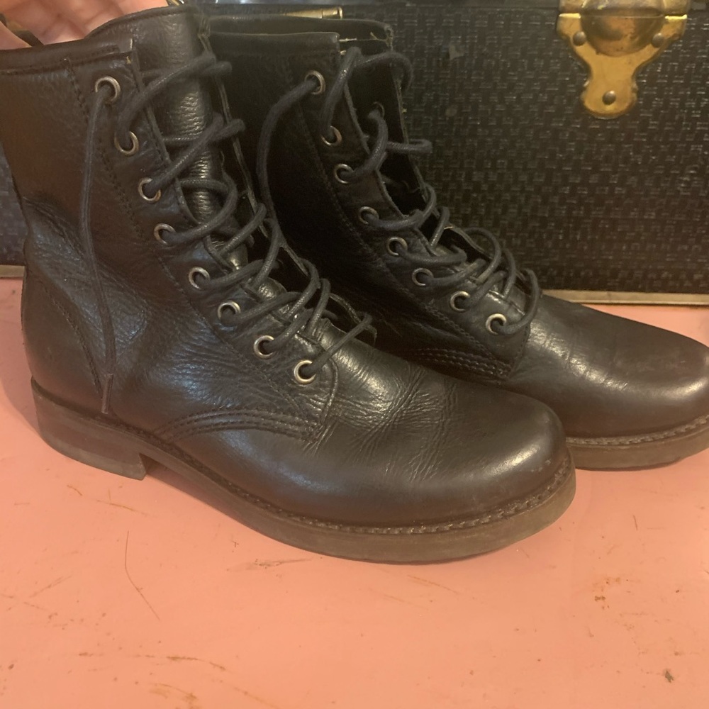 Frye Veronica Combat Boots black 6